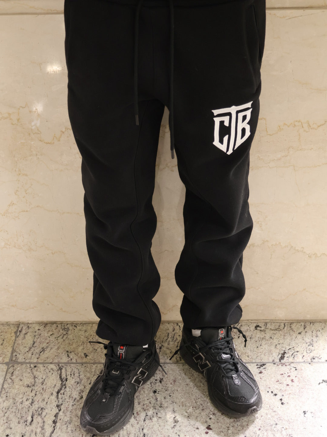 Dreaming Hustler Joggers - Black